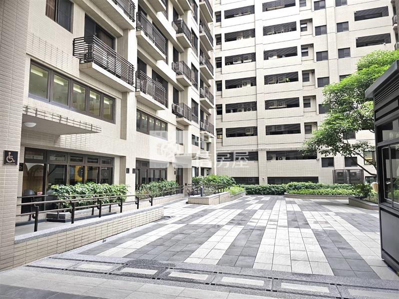 中路特區精美4改3房+平車房屋室內格局與周邊環境