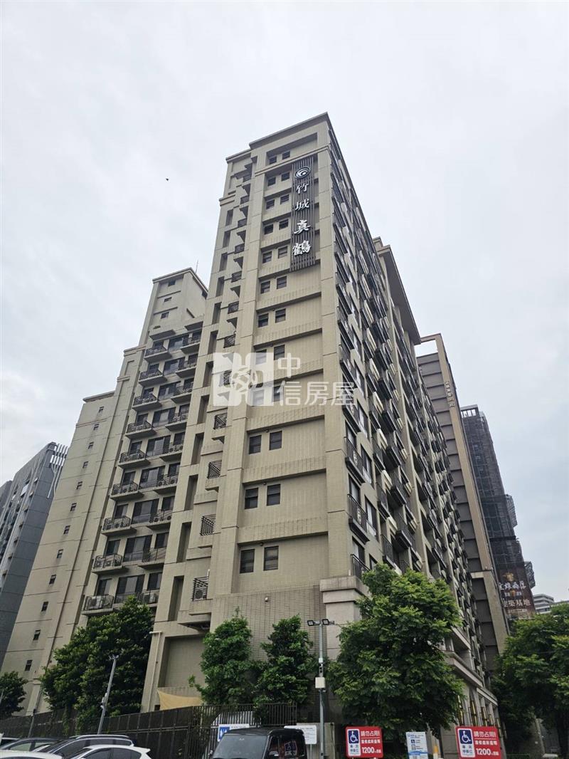中路特區精美4改3房+平車房屋室內格局與周邊環境
