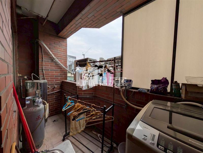 [首璽團隊]站前邊間採光大兩房房屋室內格局與周邊環境