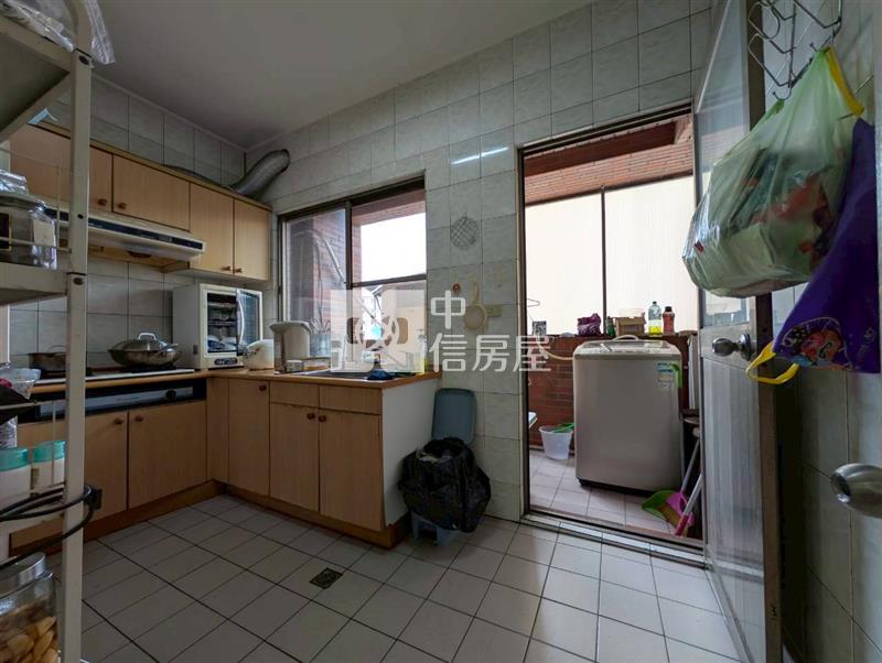 [首璽團隊]站前邊間採光大兩房房屋室內格局與周邊環境