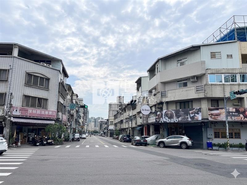 新平國小旁臨路溫馨別墅房屋室內格局與周邊環境