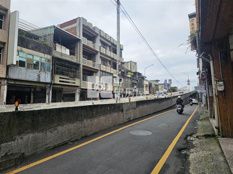 中壢中山東路旁建地房屋室內格局與周邊環境