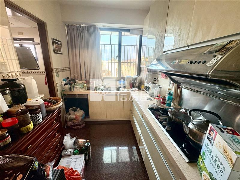 興大康橋旁角間收租電梯套房+店面房屋室內格局與周邊環境