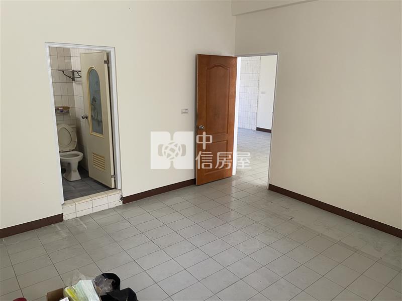 前鎮班超稀有低總價三房房屋室內格局與周邊環境