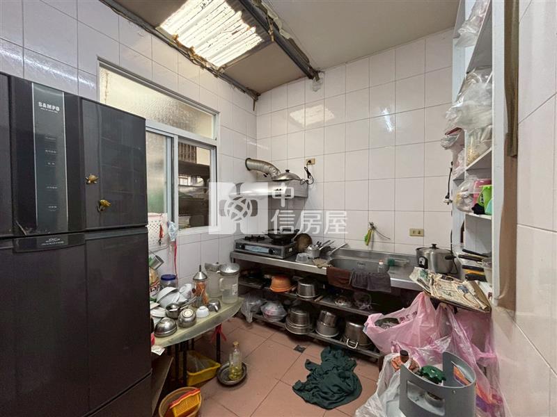 屏東市榮總旁藝術家超值店住房屋室內格局與周邊環境