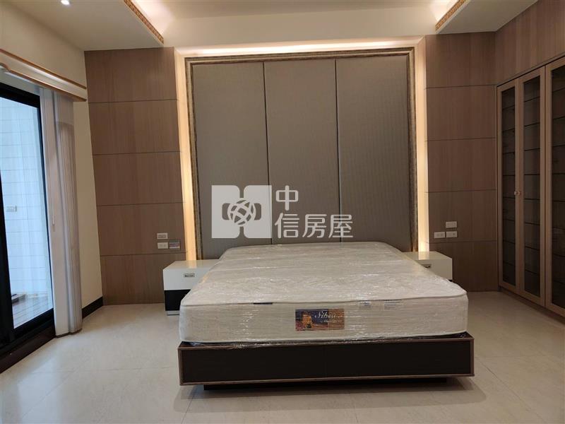 西賢二街邊間電梯四車豪墅房屋室內格局與周邊環境