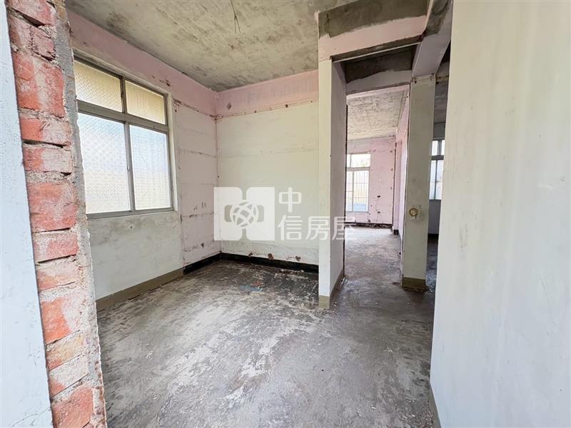 石管局邊間透天房屋室內格局與周邊環境