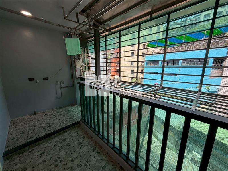 近市區低總價裝潢美四樓房屋室內格局與周邊環境