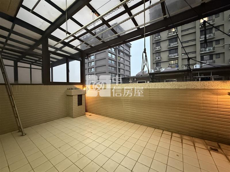 比佛利會館輕屋齡電梯透天房屋室內格局與周邊環境