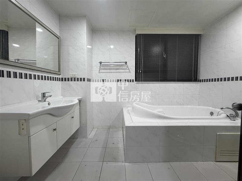 比佛利會館輕屋齡電梯透天房屋室內格局與周邊環境