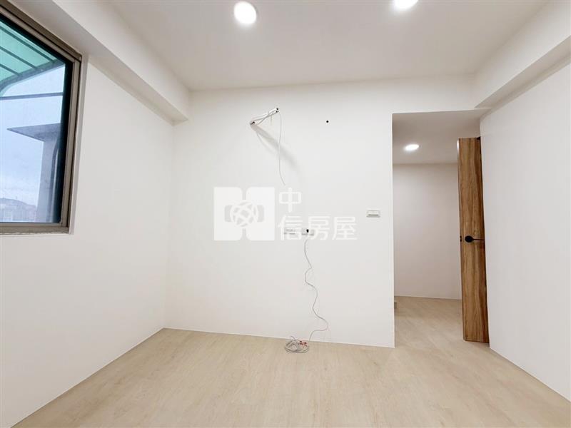 南榮路裝潢電梯三房住辦房屋室內格局與周邊環境