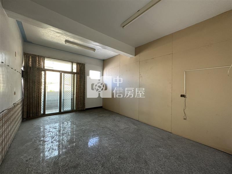 仁德中正路需整修店住房屋室內格局與周邊環境