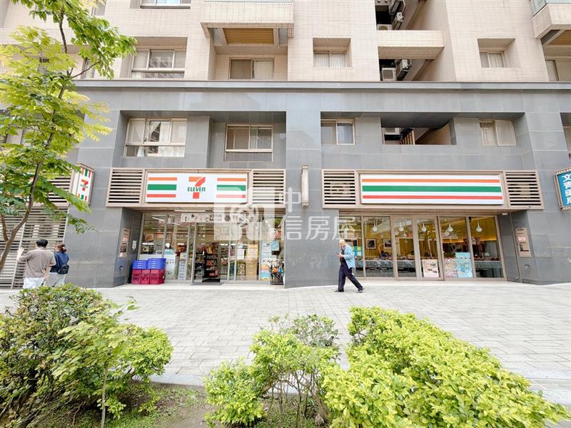 皇翔歡喜城｜7-11大面寬店王1房屋室內格局與周邊環境