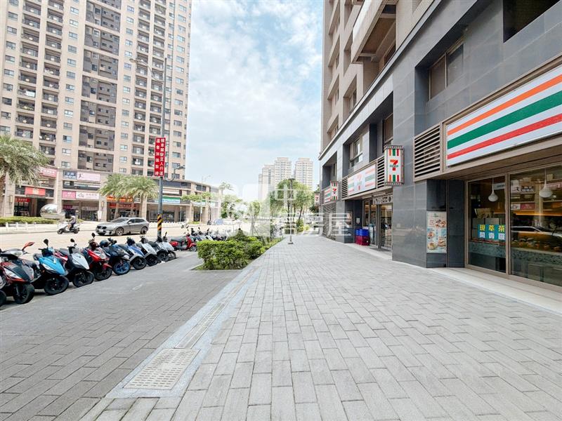 皇翔歡喜城｜7-11大面寬店王1房屋室內格局與周邊環境