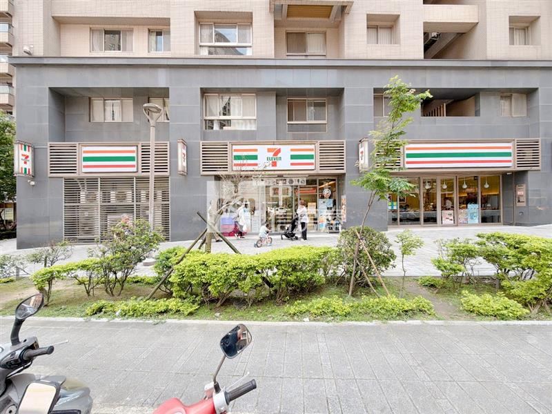 皇翔歡喜城｜7-11大面寬店王2房屋室內格局與周邊環境