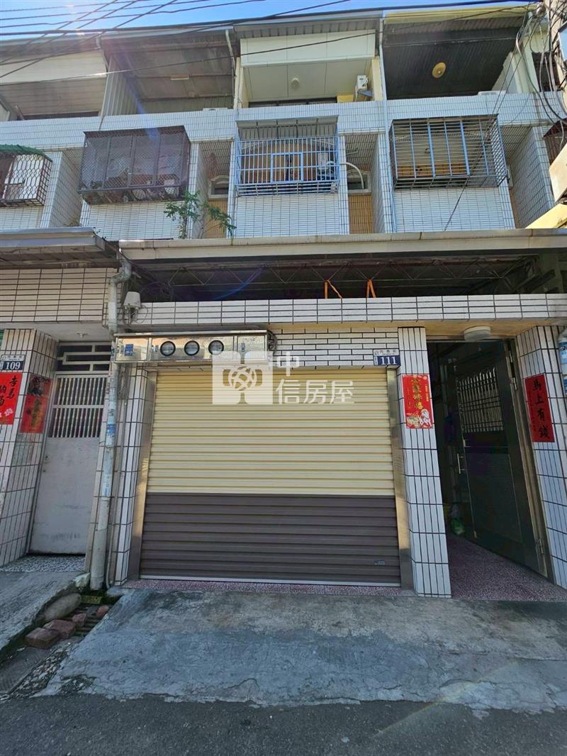 成功商圈臨路前院停車美透天房屋室內格局與周邊環境