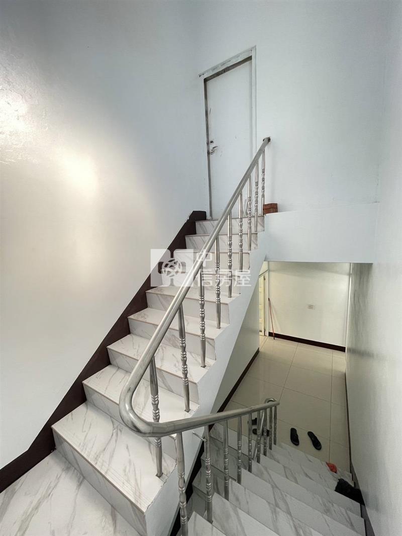 西園路大面寬透天房屋室內格局與周邊環境