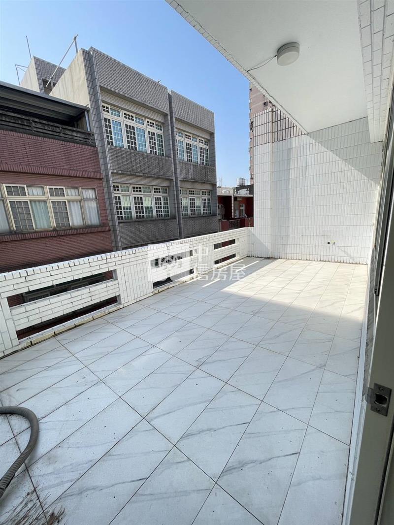 西園路大面寬透天房屋室內格局與周邊環境