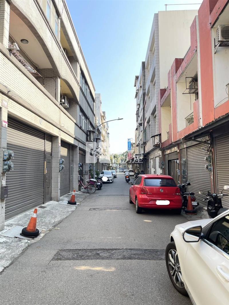 西園路大面寬透天房屋室內格局與周邊環境
