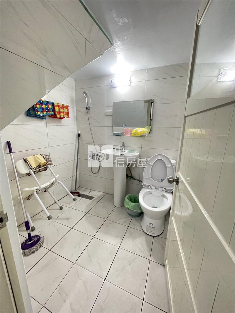 西園路大面寬透天房屋室內格局與周邊環境