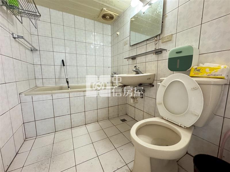家有喜市-青山如黛前區景觀三房房屋室內格局與周邊環境