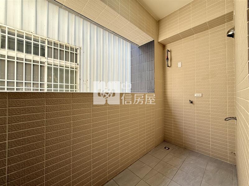 花蓮仁里商圈全新低樓層２房華廈房屋室內格局與周邊環境