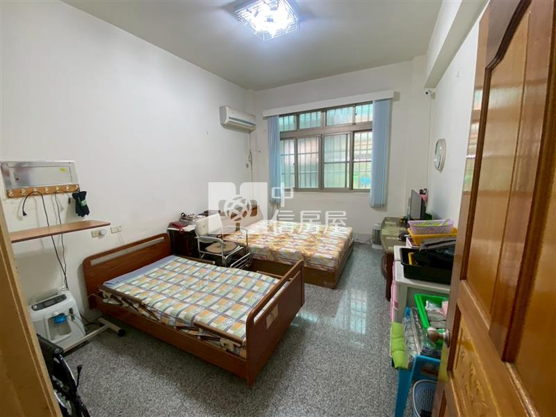 鳳山國中捷運旁52坪大地坪大別墅房屋室內格局與周邊環境