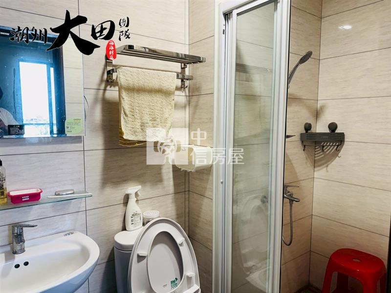 鎮內二年華廈房屋室內格局與周邊環境