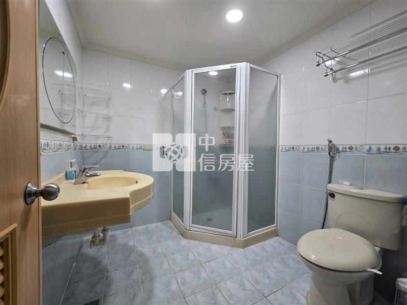 楠梓店住美透天房屋室內格局與周邊環境