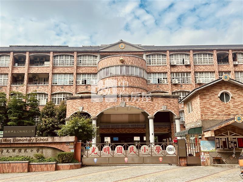 【奔馳】臻愛巴黎三房車房屋室內格局與周邊環境
