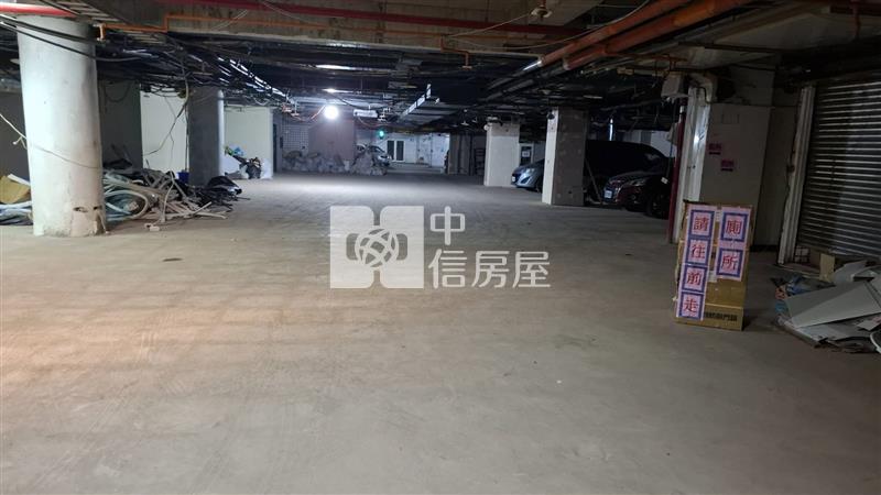 曼哈頓社區地下一樓合法大商場房屋室內格局與周邊環境