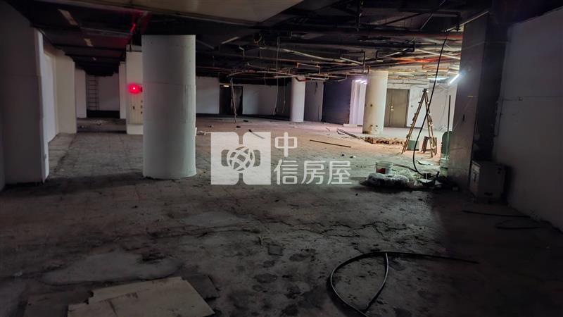曼哈頓社區地下一樓合法大商場房屋室內格局與周邊環境