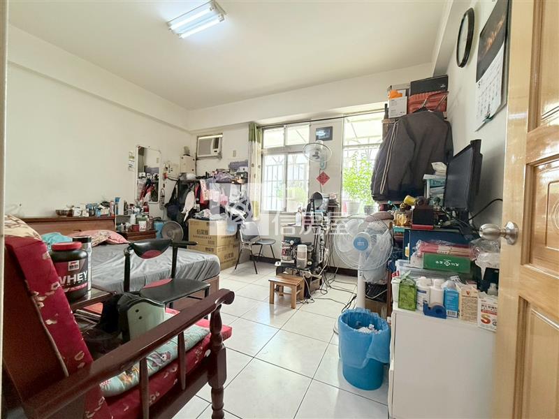 修平科大透天門前停車房屋室內格局與周邊環境