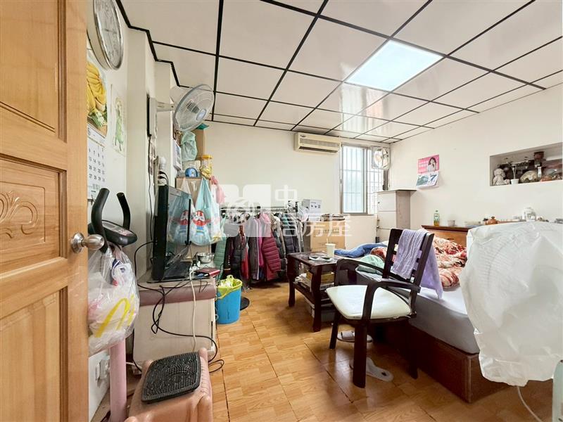 修平科大透天門前停車房屋室內格局與周邊環境