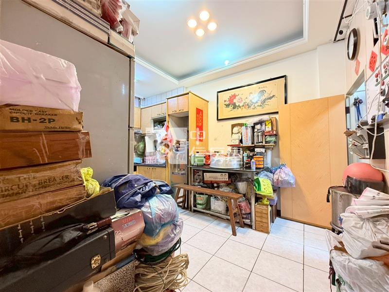 修平科大透天門前停車房屋室內格局與周邊環境