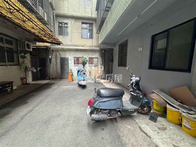 南勢公寓1F門前停車房屋室內格局與周邊環境