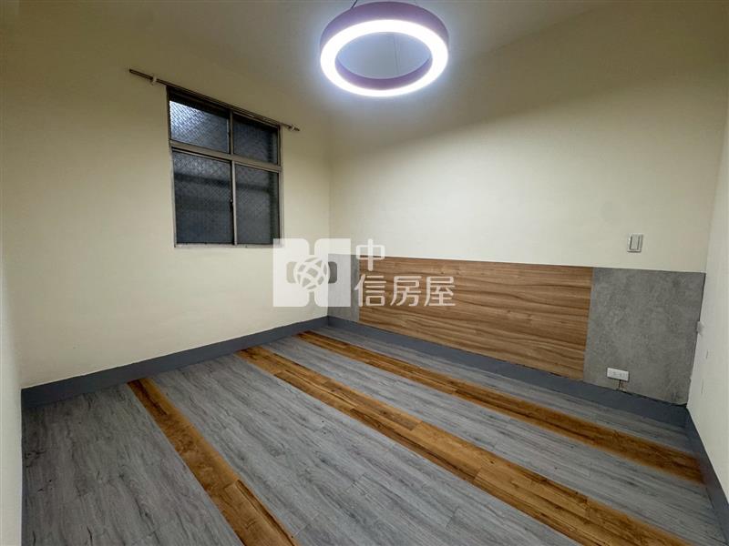 南勢公寓1F門前停車房屋室內格局與周邊環境