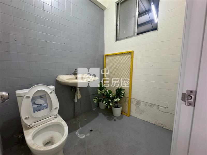 南勢公寓1F門前停車房屋室內格局與周邊環境