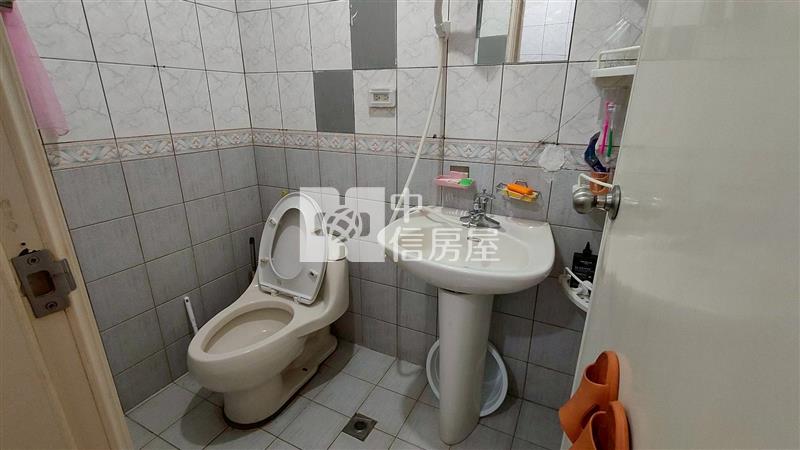 ●九如邊間一樓店面房屋室內格局與周邊環境
