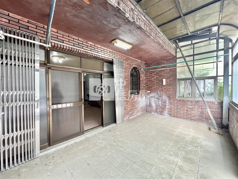 龍岡大操場.忠貞國小.大面寬.活巷方正透天房屋室內格局與周邊環境