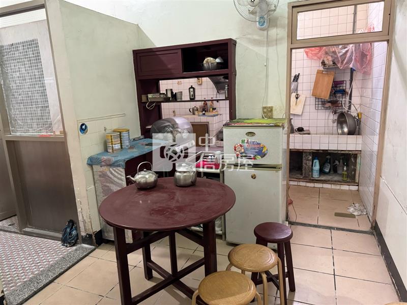 德新店面房屋室內格局與周邊環境