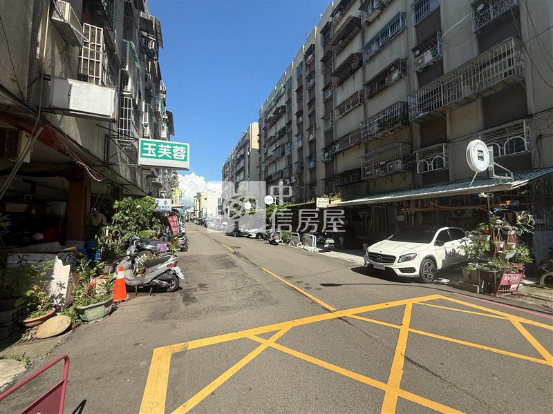 富台國宅邊間8米大面寬住店房屋室內格局與周邊環境