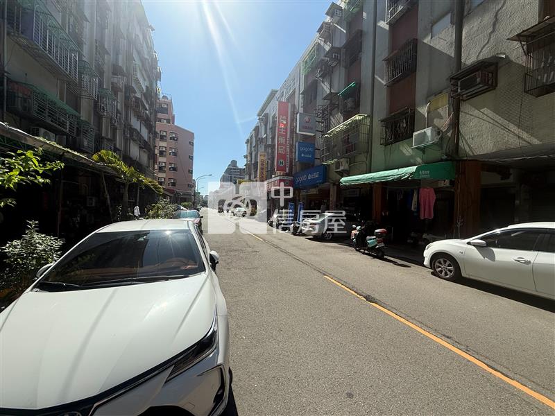 富台國宅邊間8米大面寬住店房屋室內格局與周邊環境