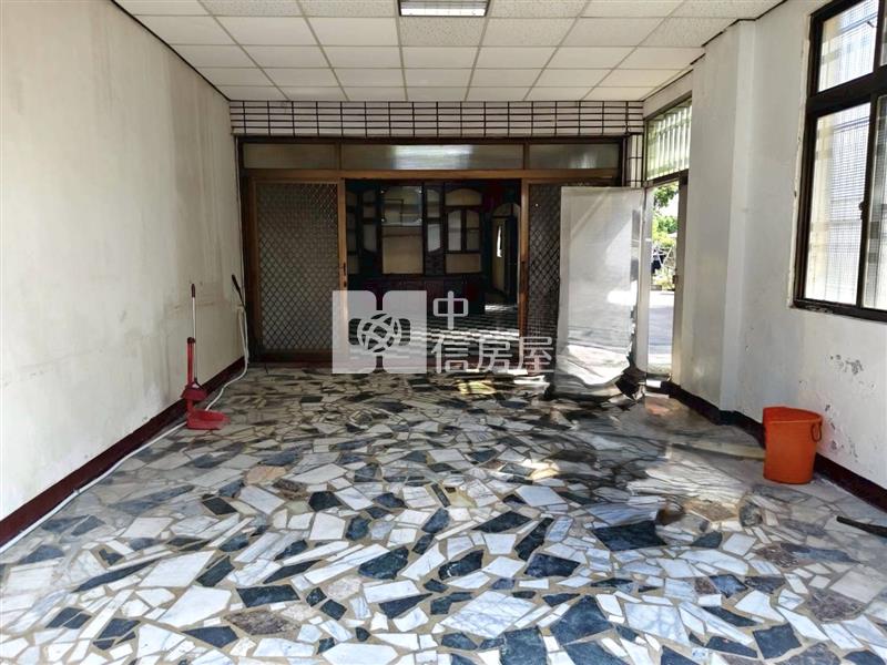 近公園邊間地坪大需整理RC車墅房屋室內格局與周邊環境