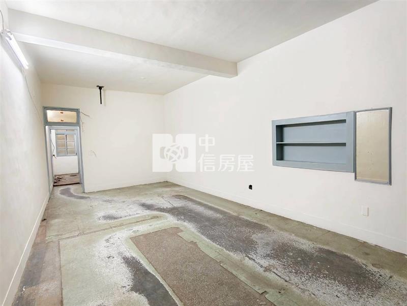 遠百商業區透天厝房屋室內格局與周邊環境