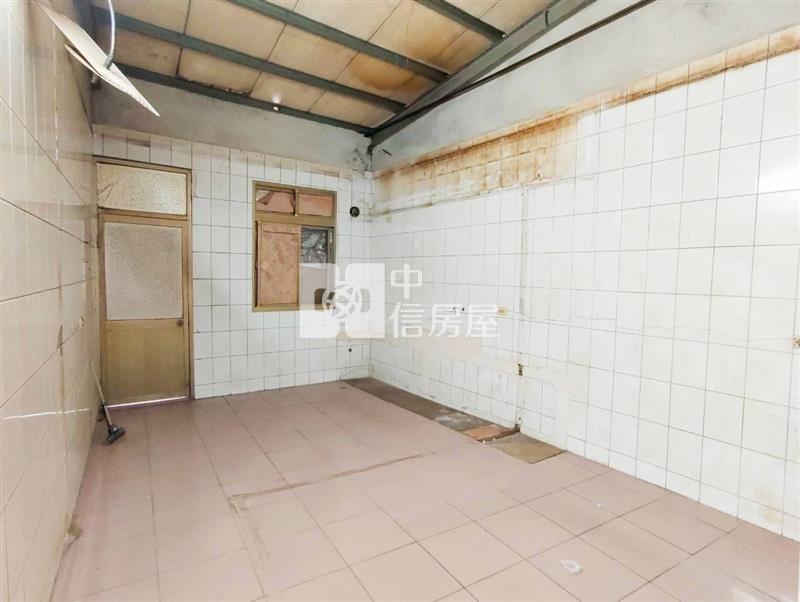 遠百商業區透天厝房屋室內格局與周邊環境