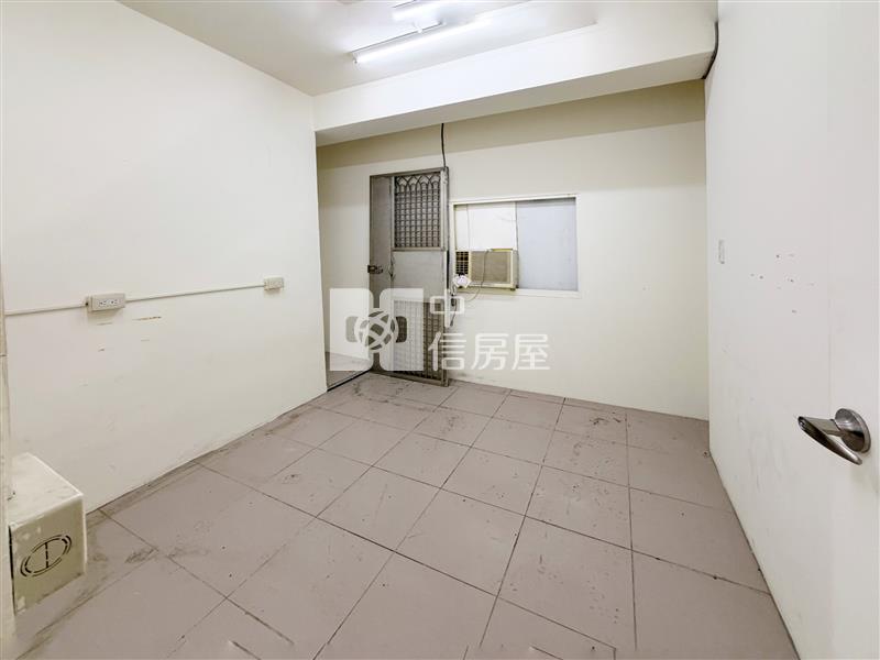 逢甲夜市正文華路透天店面房屋室內格局與周邊環境