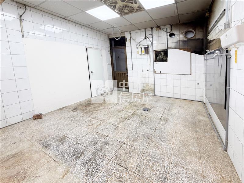 逢甲夜市正文華路透天店面房屋室內格局與周邊環境