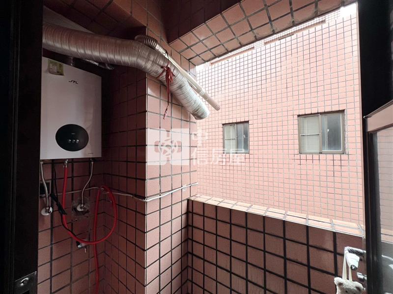龍岡忠貞商圈電梯質感美3房房屋室內格局與周邊環境