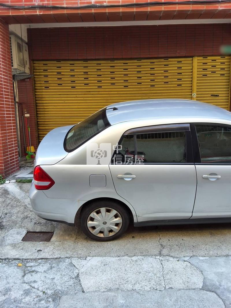長榮中學有停車位一樓整新公寓房屋室內格局與周邊環境